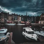 Le 105, Отель типа 
