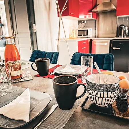 Le 105, Bed & Breakfast *