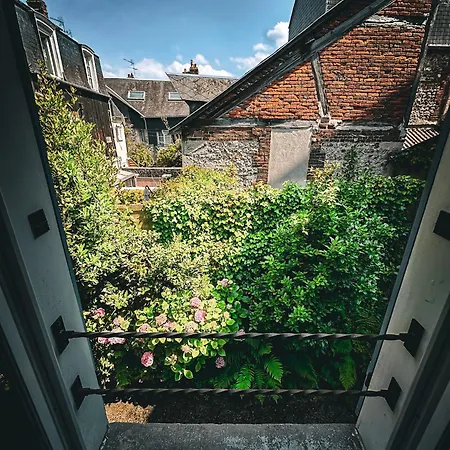 Le 105, Bed & Breakfast