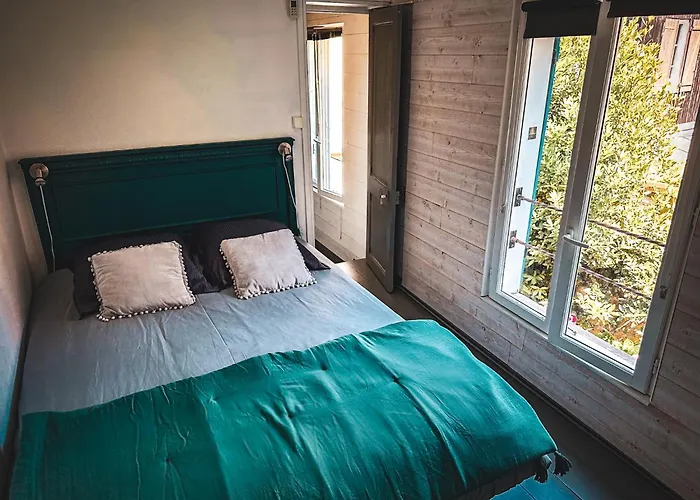 Alojamento de Acomodação e Pequeno-almoço Le 105, 4*